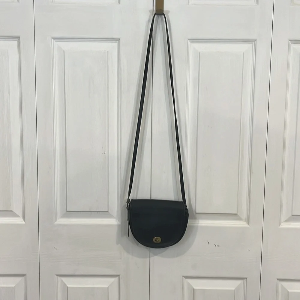 Vintage Coach Black Leather Crossbody Shoulder Bag - Picture 1 of 12